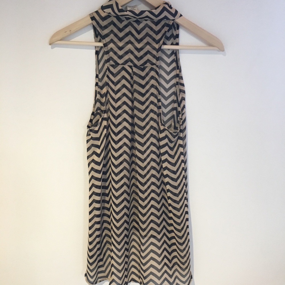 Chevron High-Low Razor Back Blouse - Picture 4 of 4